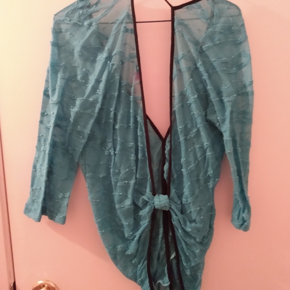 Blue 100% polyester top with black trim - Picture 2 of 2